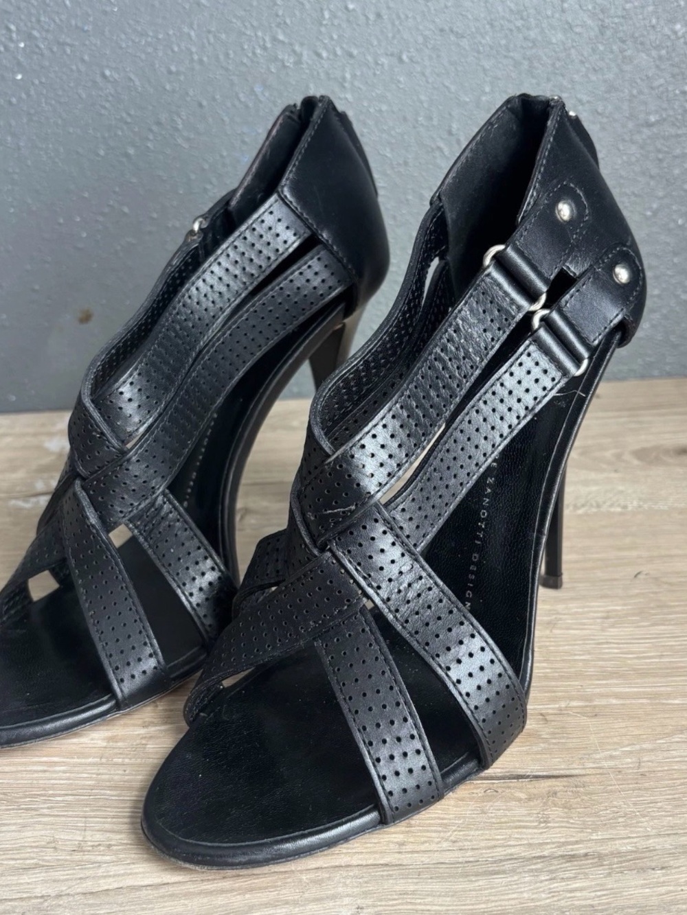 GIUSEPPE ZANOTTI BLACK HEELS - CRISS CROSS VAM Sz 40
